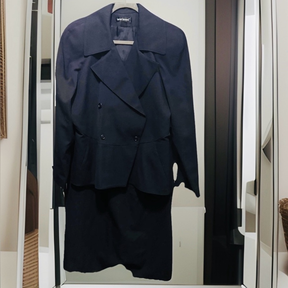 Women Vintage Harve Benard 2 pc Skirt Suit Deep navy blue wool sz 16 Church